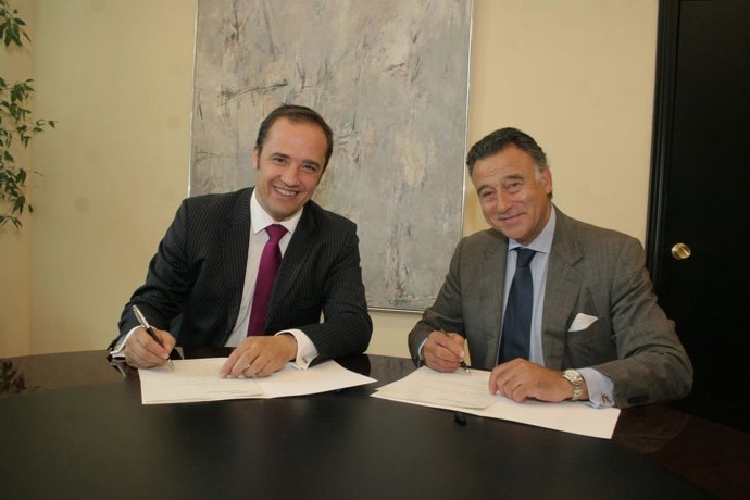 Firma De Acuerdo Entre Fibes Y Jcdecaux