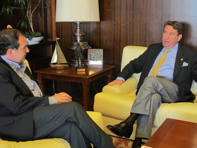 Francisco Vázquez (Dcha)En Un Encuentro Con El Alcalde De Vigo.