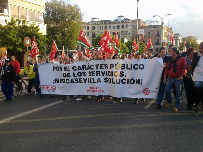Manifestación De La Plantilla De Mercasevilla.