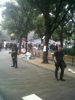 Mossos Acordonan Plaza Catalunya