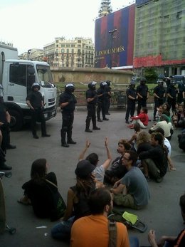 Mossos Acordonan Plaza Catalunya