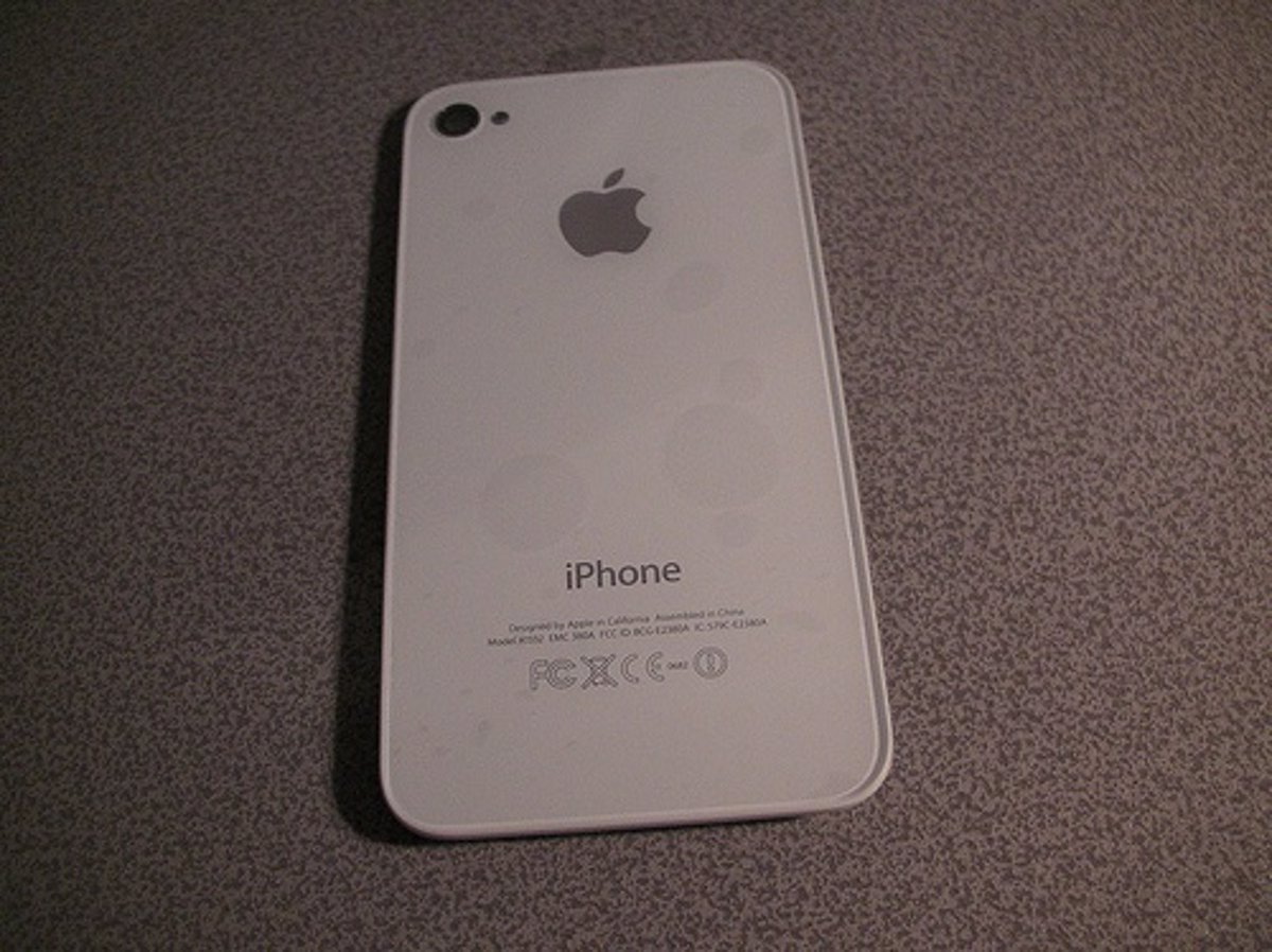 Apple demanda al joven de 17 años que vendía carcasas de iPhone 4 blanco