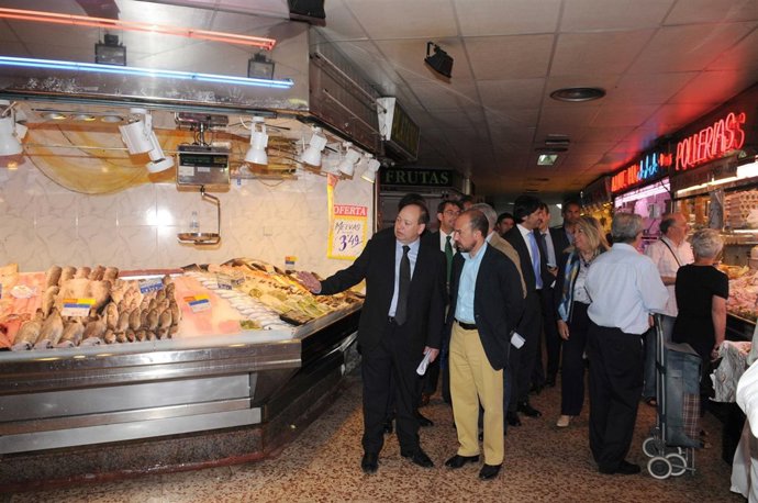 Villanueva Visita El Mercado De Los Jesuitas En Latina