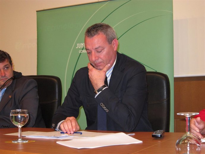 El Consejero De Educación, Francisco Álvarez De La Chica. 