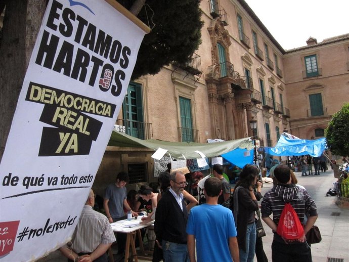 Imagen De La Acampada Del 15-M En Murcia. 'Democracia Real Ya'