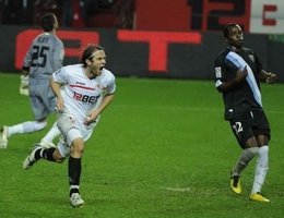 Diego Capel Celebra Un Gol Del Sevilla