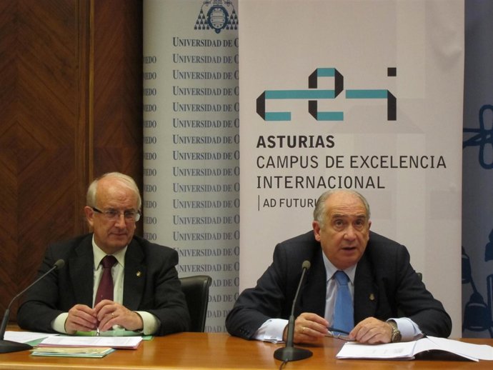 Julio González Y Vicente Gotor En Rueda De Prensa.