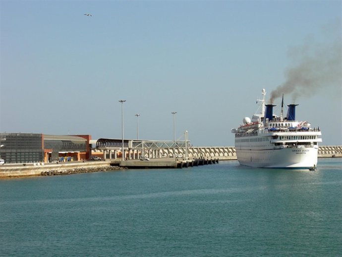 El Buque De Crucero Llega Al Puerto De Málaga
