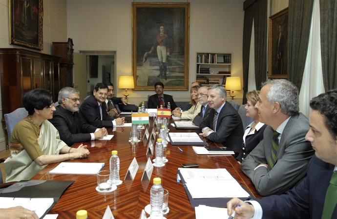 Reunión Entre El Ministro De Fomento Y La Delegación De India
