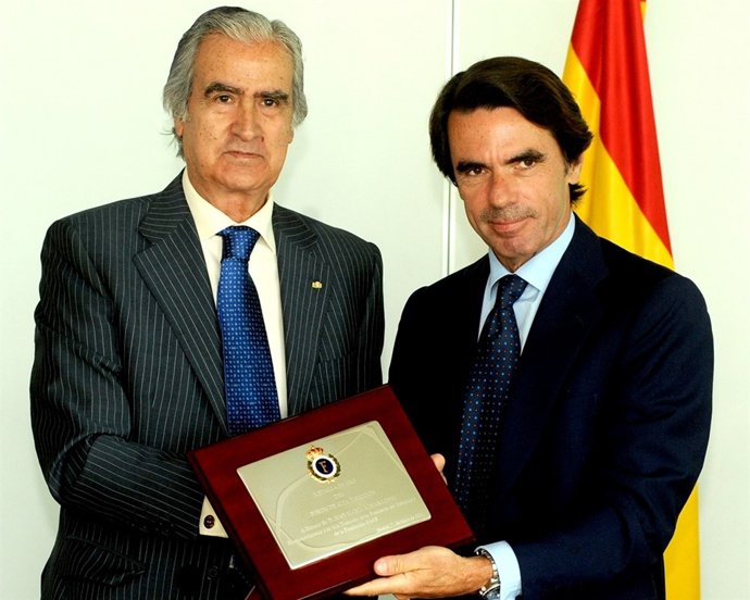 José María Aznar Al Recibir La Medalla De Oro Del Forum Alta Dirección