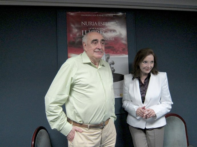 La Actriz Nuria Espert Y El Productor Juan José Seoane Durante La Presentación