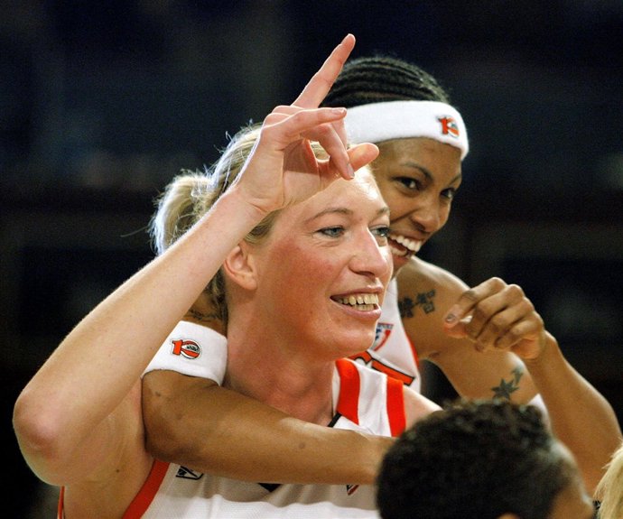 Fallece La Jugadora De Baloncesto Margo Dydek
