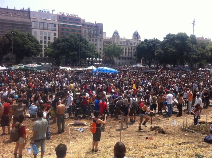 Acampada de Barcelona En La Plaza De Catalunya De Barcelona