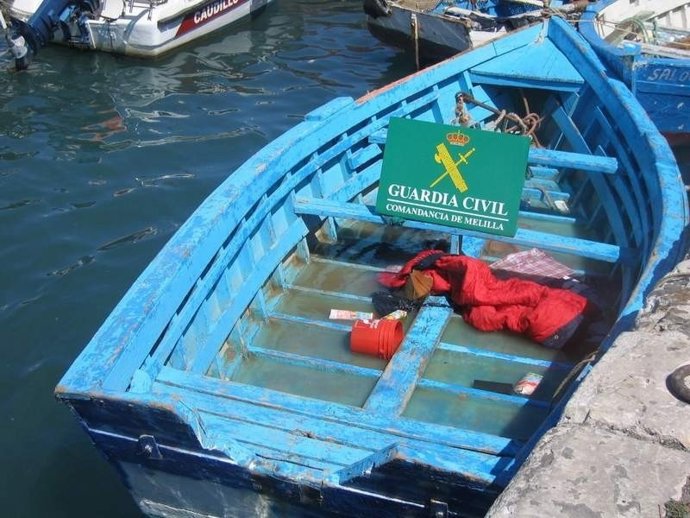 Imagen De La Patera Interceptada.