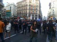 Dos mil personas se concentran en Sol para solidarizarse con Plaza Cataluña