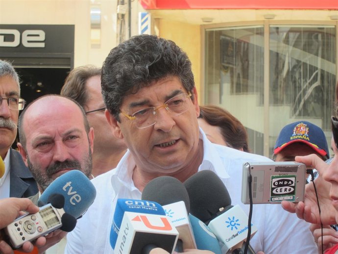 El Coordinador Regional De Iulv-CA, Diego Valderas.