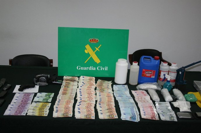 Droga Y Dinero Incautado Por La Guardia Civil En La Operación 'Flacos'.