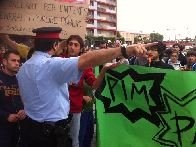 Protesta Contra El Conseller Felip Puig En Valls (Tarragona)