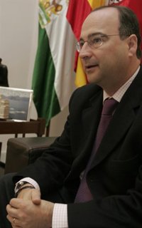 Rodríguez-Comendador reprocha que se acuse "sin pruebas" con los pepinos y anima a "no permanecer impasibles"