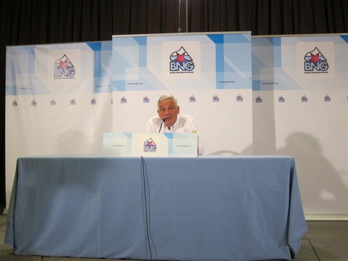 Guillerme Vázquez, En Rueda De Prensa En Un Receso Del Consello