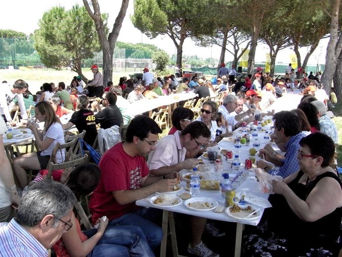 Participantes En La Comida En Favor De Proyecto Hombre.