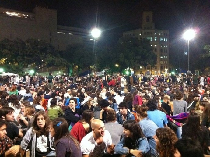 Acampada De 'Indignados' Del 15M Paralela A La Celebración De La Champions