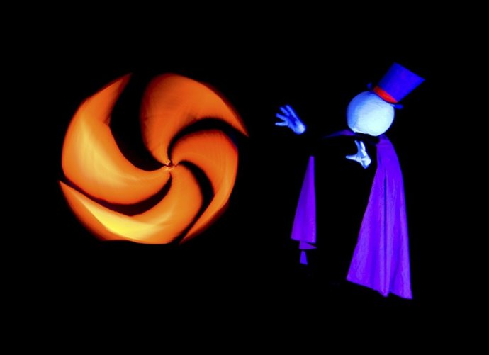 Escena Del Espectáculo 'Dulces Sueños' De Teatro Brújula De Papel