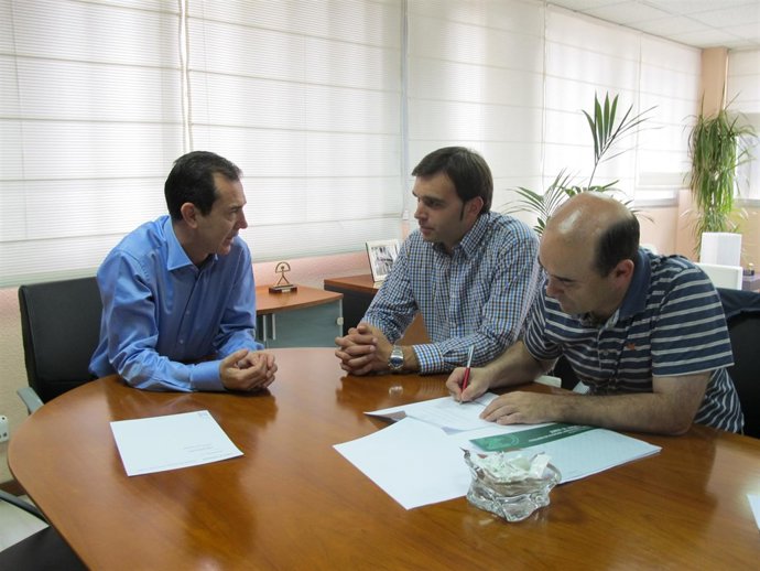 El Delegado De Economía Firma La Concesión De Prórroga De Canteras Para Holcim