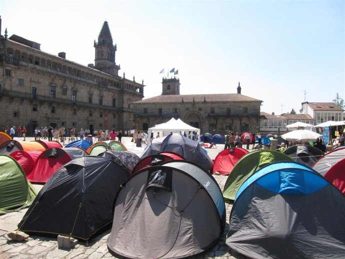 La Acampada Del 15M Persiste En La Praza Do Obradoiro