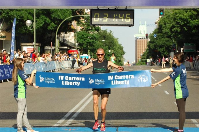 Chema Martínez Ganó La IV Carrera Liberty Seguros