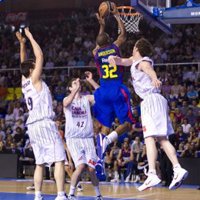 El Regal Barça pone un pie en la final