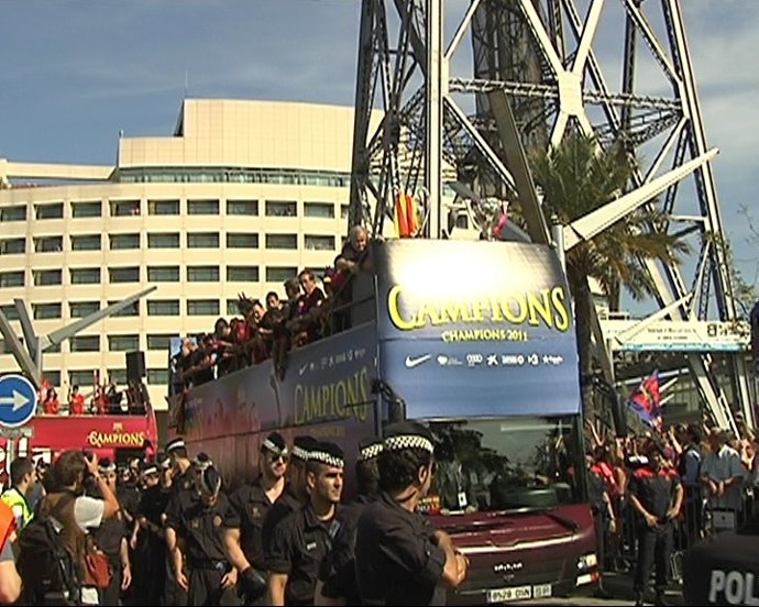 Desfile Del Barça Por Barcelona Para Celebrar La Champions 2011