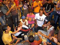 El pueblo egipcio observa impaciente los intentos para reconstruir la economía