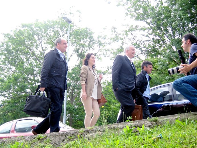 Joseba Egibar Junto A Miembros Del GBB.