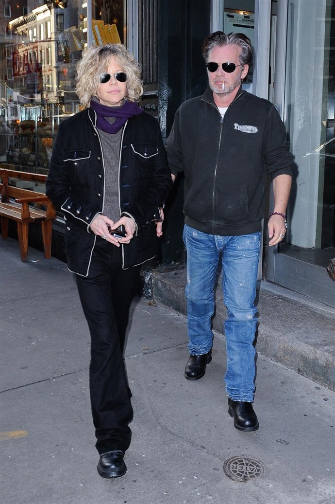 Meg Ryan Y John Mellencamp Paseando