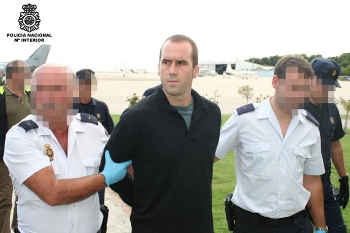 Francia entrega a España al etarra Txeroki