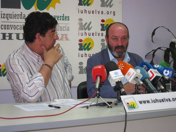 El Coordinador Provincial De IULV-CA, Pedro Jiménez, Junto A Diego Valderas.