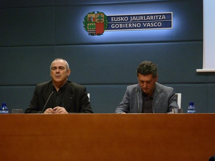 A La Izquierda, El Viceconsejero De Cultura, Antonio Rivera.