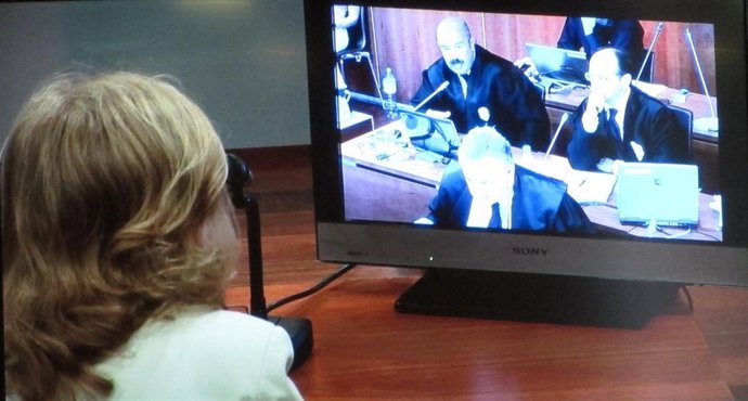 Una Perito Declarando En El Juicio Del Caso 'Malaya'