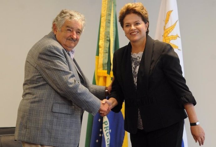 Los Presidentes José Mujica Y Dilma Rousseff.