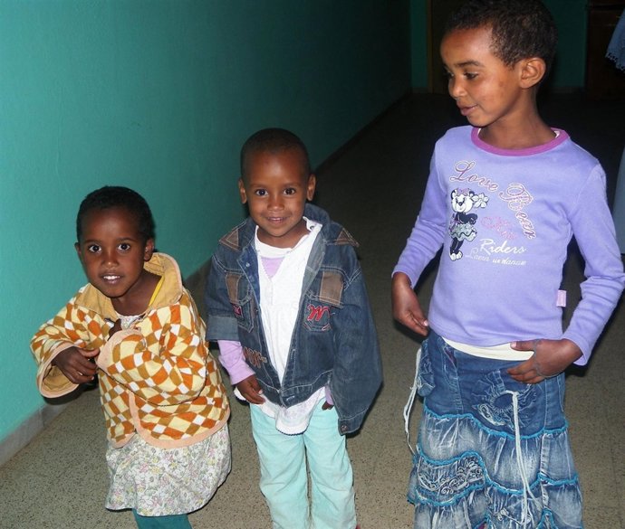 Tres Niñas Acogidas En El Orfanato De Las Hermanas Filippini En Etiopía