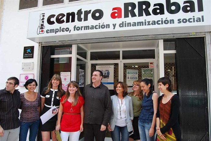 Martel, Durante Su Visita Al Centro De La Asociación Arrabal