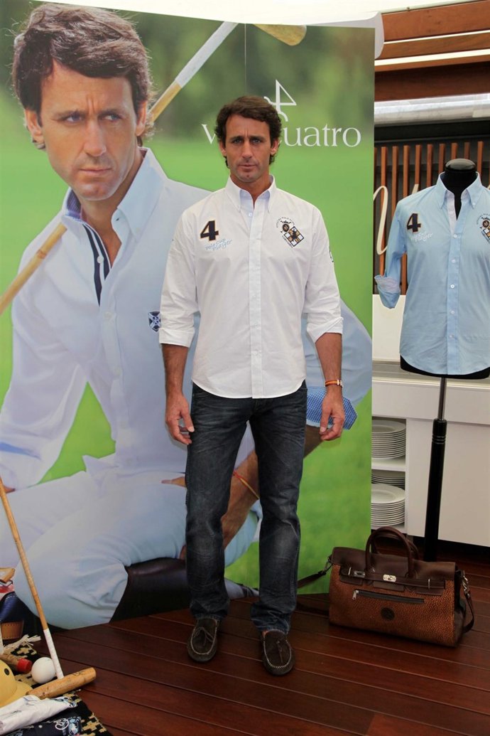 Álvaro Muñoz Escassi En La Inauguración De Su Nueva Tienda De Ropa