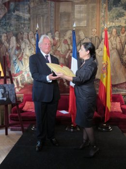 El Embajador De Francia, Bruno Delaye, Entrega La Insignia De La Legión De Honor