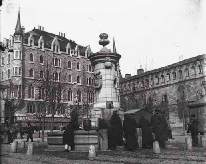 En La Imagen, La Plaza De San Marcelo De León.