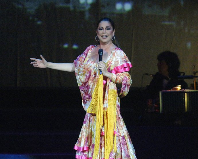 La tonadillera Isabel Pantoja durante un concierto en Barcelona