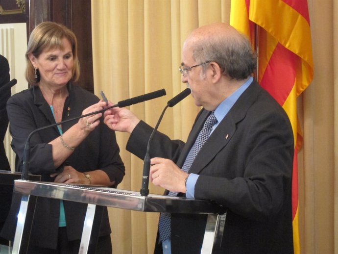 El conseller A.Mas-Colell y la presidenta N.de Gispert
