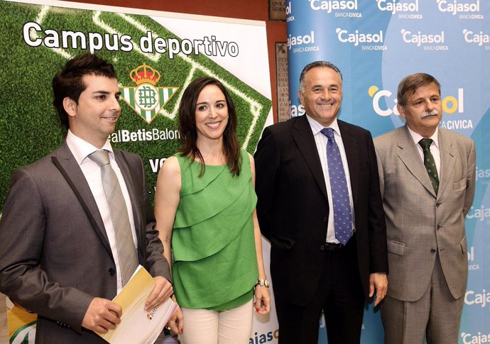 Presentación Del Campus De Futbol Entre Real Betis Y Cajasol