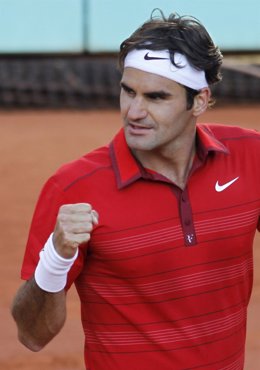 Roger Federer Celebra Su Pase A Semifinales En Roland Garros