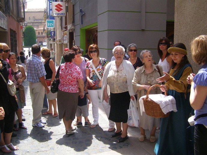 Visita Teatralizada Al Comercio De Tarazona     